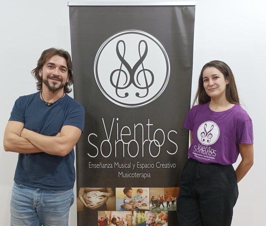 dos personas de vientos sonoros